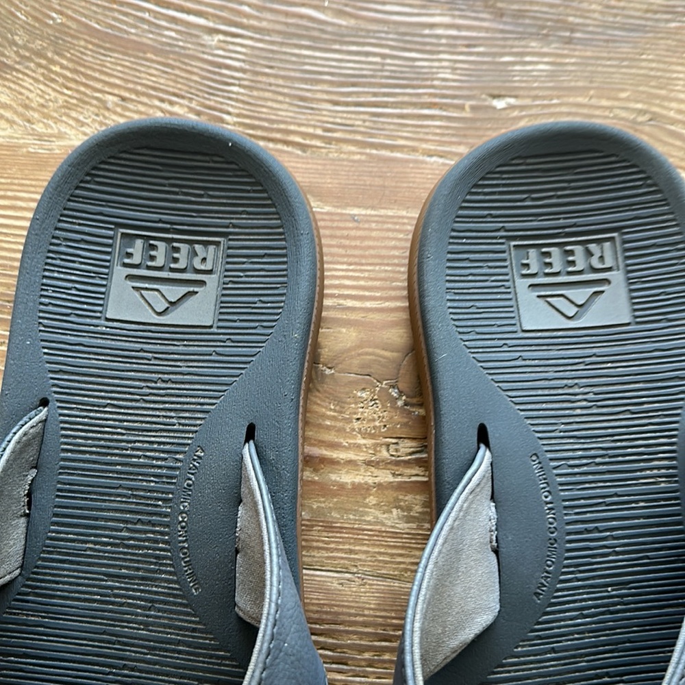REEF Men’s gray Sandals / flip flops size 12 - Picture 2 of 5